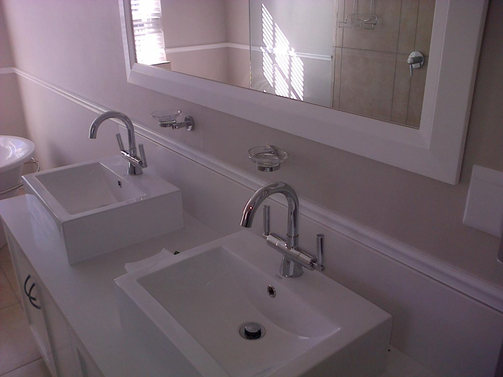 Kenjockity Self Catering Apartments Херманус Стая снимка