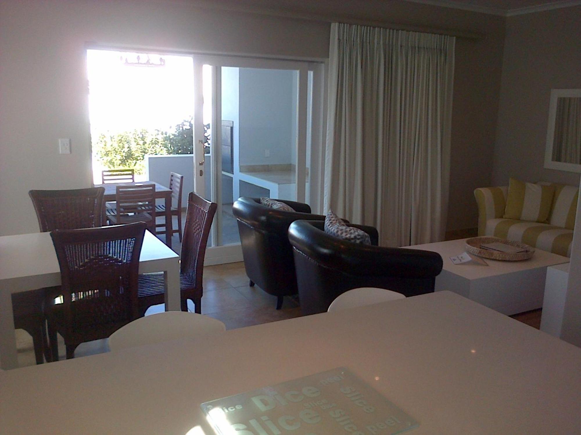 Kenjockity Self Catering Apartments Херманус Стая снимка
